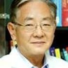 Dr Shin Yong Moon 