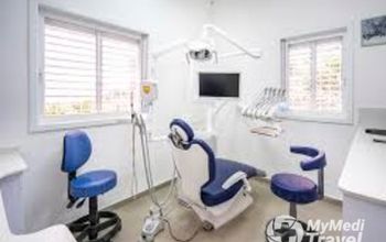 对比关于Dr. Ratner's Dental Clinic提供的 位于 Tzrifin骨科学的评论、价格和成本| M-IS4-4