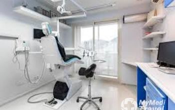 对比关于Clinica Dental - Dr. Joan Ramis Matas提供的 位于 Avinguda d Alexandre Rossello牙科学的评论、价格和成本| M-SP16-4