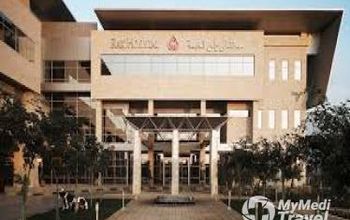 对比关于RAK Hospital提供的 位于 阿拉伯联合酋长国血管医学的评论、价格和成本| M-U4-1