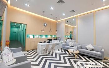 对比关于Pongsak Clinic Pattaya提供的 位于 芭堤雅头发修复的评论、价格和成本| M-PA-7