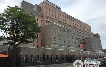 对比关于NYC Health Elmhurst Hospital提供的 位于 纽约市皮肤学的评论、价格和成本| M-NY-14