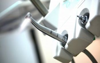对比关于Tooth Town Dental Clinic提供的 位于 泰国颌面外科的评论、价格和成本| M-PH-23