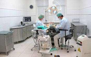 对比关于Clinic of Aesthetic Dentistry提供的 位于 乌克兰牙科套系的评论、价格和成本| M-UK1-6
