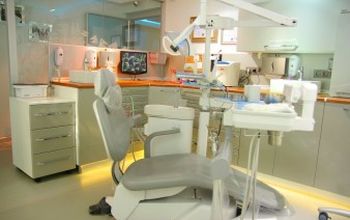 对比关于Yeni Dental Esteti̇k Center提供的 位于 Balgat牙科套系的评论、价格和成本| M-TU1-6