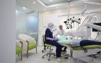 对比关于Dr Alaa Dental Clinic提供的 位于 约旦牙科学的评论、价格和成本| M-JO1-8