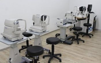 对比关于Vista Eye Specialist - Puchong提供的 位于 Puchong眼科学的评论、价格和成本| M-M2-24
