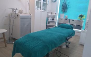 Compare Reviews, Prices & Costs of Cosmetology in Dunbartonshire at The Lomond Clinic | M-UN1-628