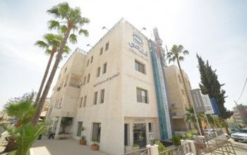 对比关于Shami Eye Center提供的 位于 约旦眼科学的评论、价格和成本| M-JO1-24