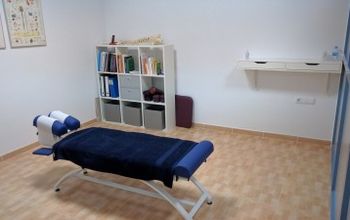 Compare Reviews, Prices & Costs of Physical Medicine and Rehabilitation in Calle Max Planck at Chiropractic Center Nicolas FREY DC | M-SP1-68