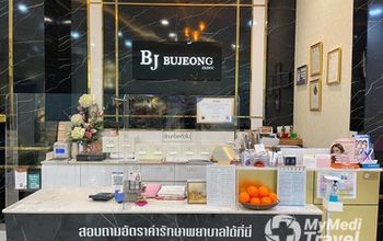 对比关于Bujeong Clinic Market Village Suvarnabhumi提供的 位于 北揽府美容学的评论、价格和成本| M-SP-68