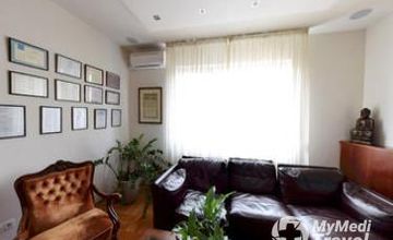 Compare Reviews, Prices & Costs of Hair Restoration in Budapest at Sikos Clinic | M-HU1-27