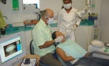 Compare Reviews, Prices & Costs of Dentistry in Cancun at Laser Dental Clinic by Dr Roberto Altamira | M-ME1-7