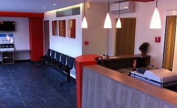 Compare Reviews, Prices & Costs of Ophthalmology in Paris at Clinique Vision Laser Paris Ouest | M-FP2-11