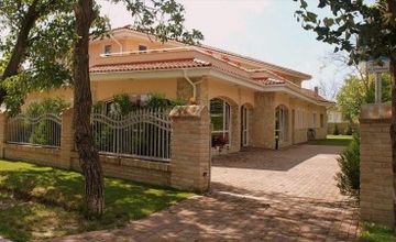 Compare Reviews, Prices & Costs of Colorectal Medicine in Mosonmagyarovar at Dr. Wittmann Plastic Surgery, Health and Beauty Clinic | M-HU4-3