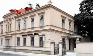 Compare Reviews, Prices & Costs of Dermatology in Prague at Riva | M-CZ1-33