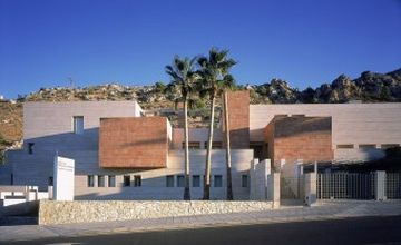 Compare Reviews, Prices & Costs of Cosmetology in Alicante at Instituto Perez de la Romana | M-SP1-52