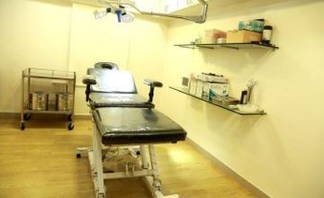 Compare Reviews, Prices & Costs of Hair Restoration in India at Cozmaa | M-IN9-220