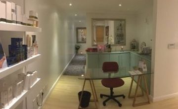 Compare Reviews, Prices & Costs of Cosmetology in Cape Town at Lavish | M-SA1-67