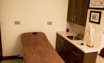 Compare Reviews, Prices & Costs of Dermatology in Ireland at Jardines Face & Body Clinic | M-DI-68