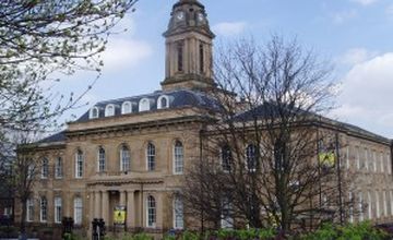 Compare Reviews, Prices & Costs of Cosmetology in City of Glasgow at Essence Medical | M-UN1-2175