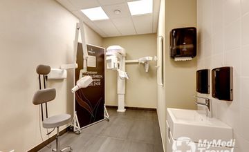 Compare Reviews, Prices & Costs of Nephrology in Poland at Medicover Stomatologia | Centrum Praskie Koneser | AA832C