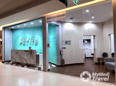 Pongsak Clinic Petite Silom Complex