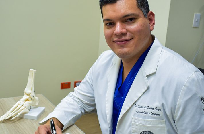 Foot and Ankle Surgeon - Dr. Fabian Sanchez